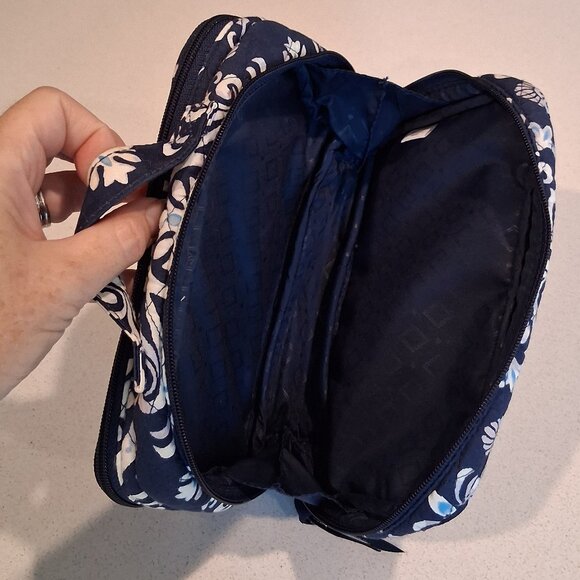 Vera Bradley Blush & Brush Makeup Case in Steel Blue Medallion - Picture 5 of 16